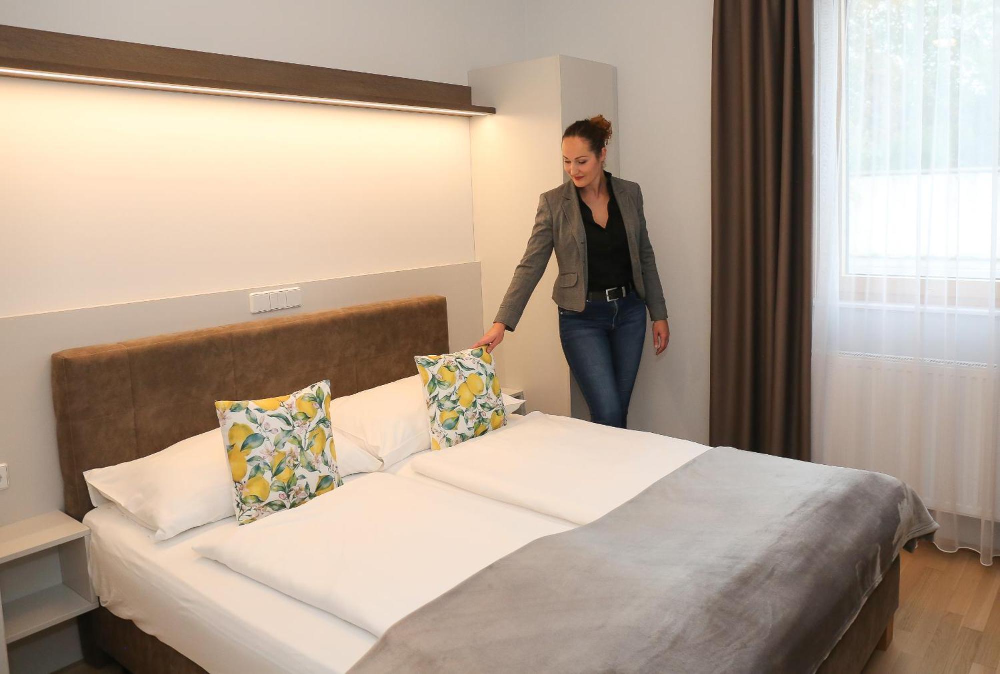 23-Hotel Schwadorf bei Wien Esterno foto